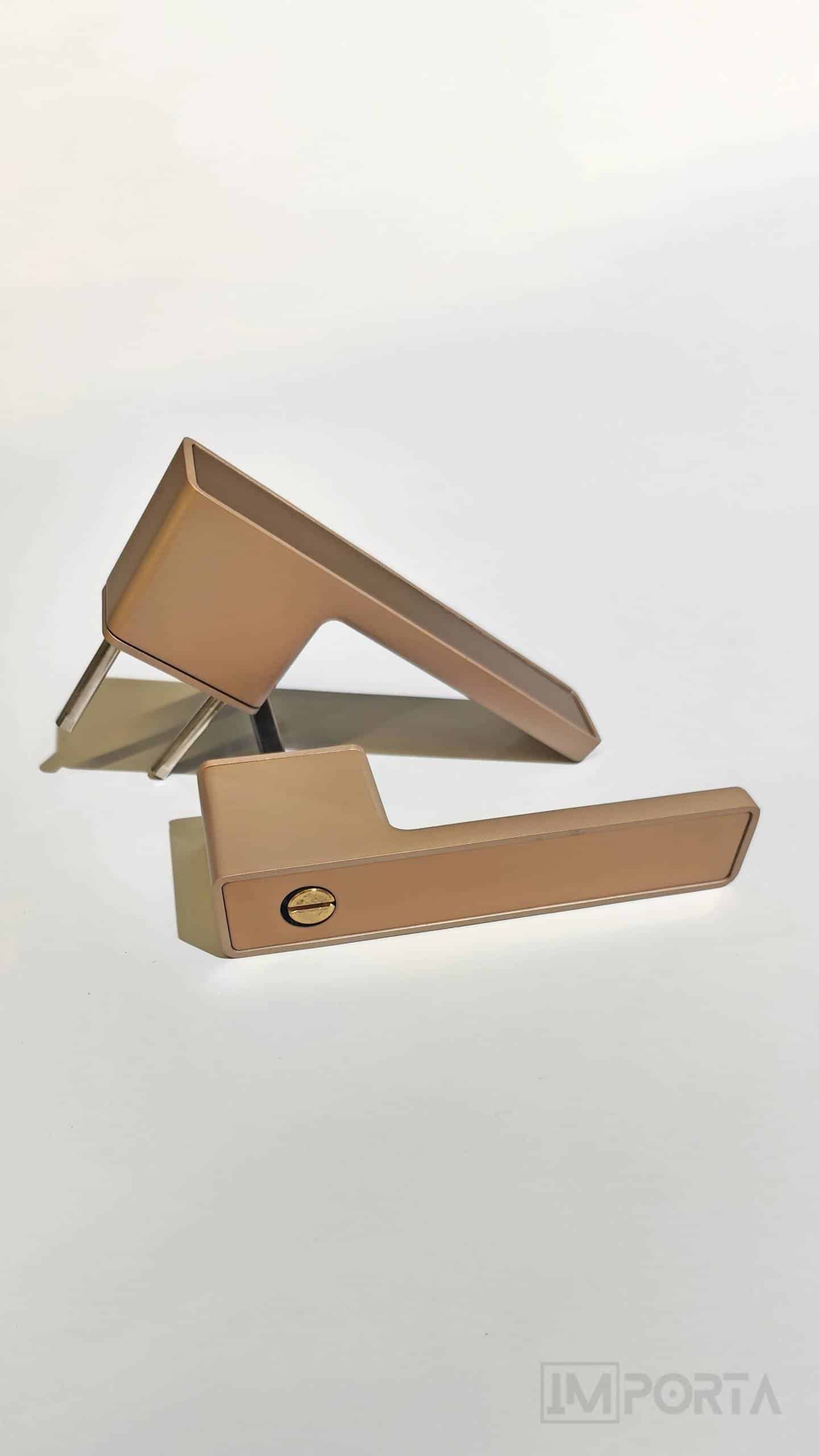 Palermo_champaine_gold_interior_door_handle_with_key_thumb_Importa_UAE