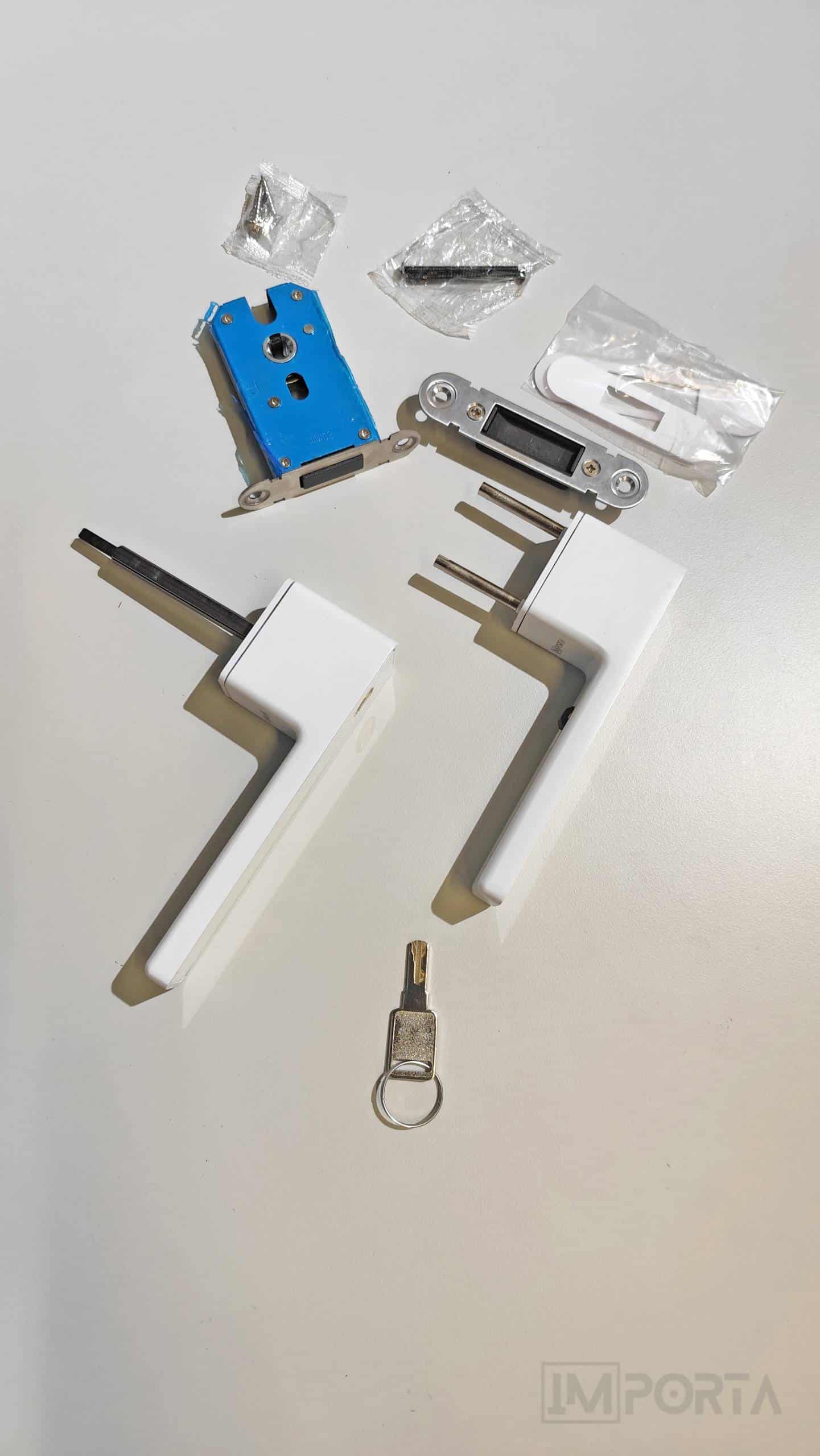 Palermo_square_white_interior_door_handle_with_key_thumb_Importa_UAE