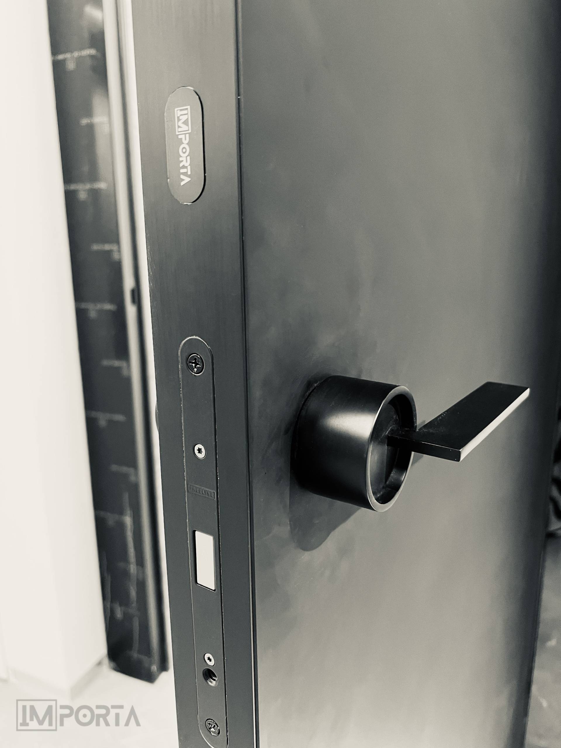 Modern_round_handle_for_interior_ doors_Importa_UAE