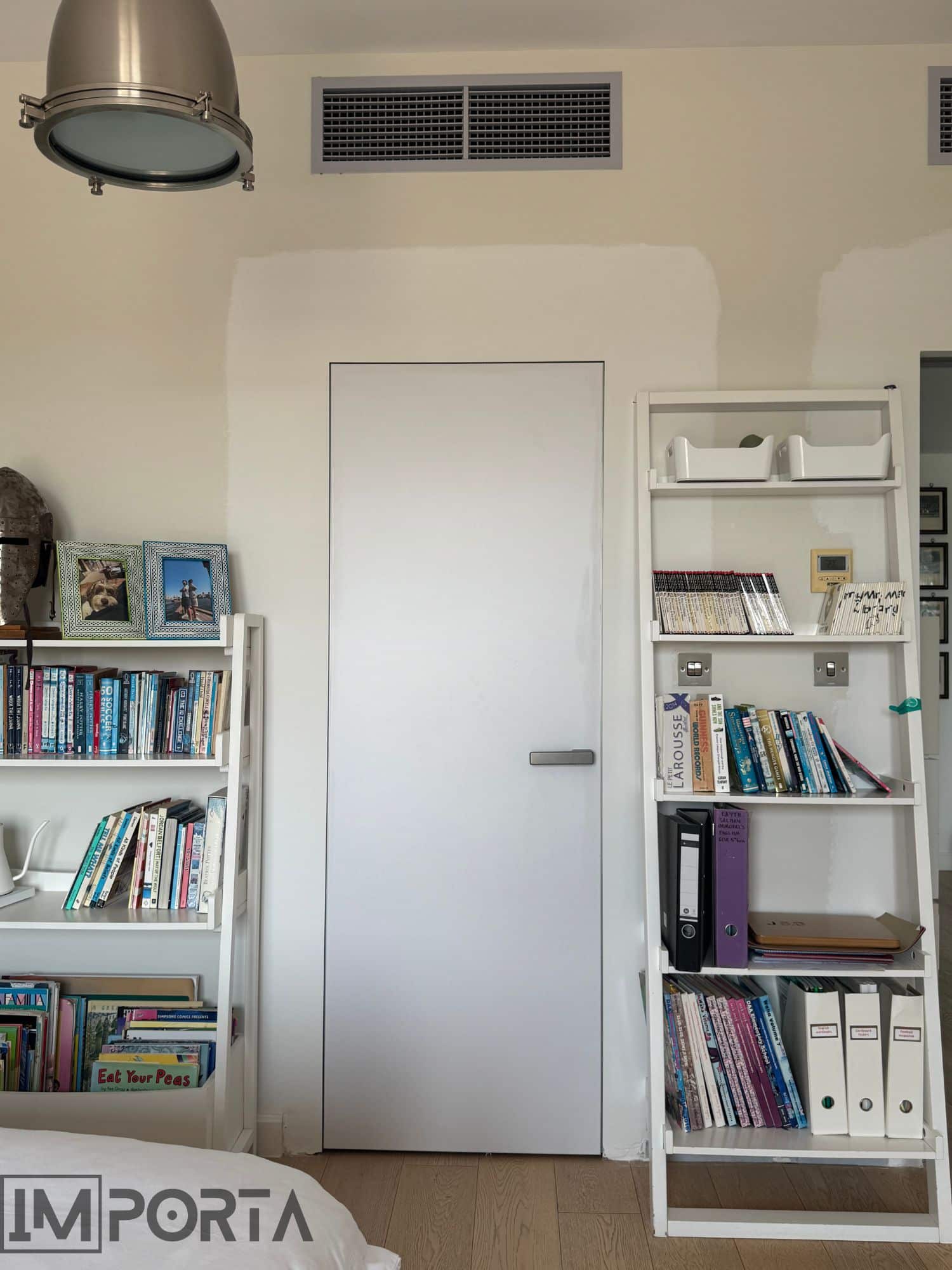 concealed-primed-door-with-flush-handle.jpg concealed primed door with flush handle