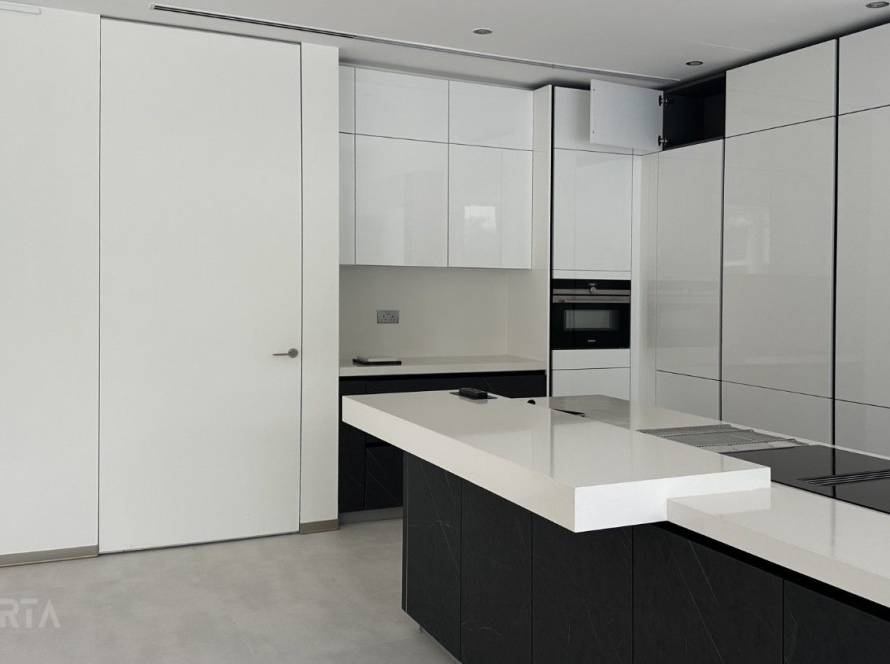 importa tall doors in modern interiors
