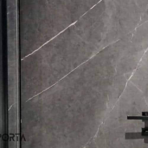 باب مخفي ذو لوحة مزخرفة بحجر الترافرتين