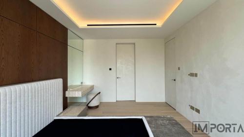 flush-pu-door-timeless-gold-detail.jpg