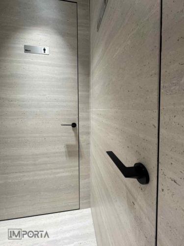 importa travertini m6 door royal black luxury interior
