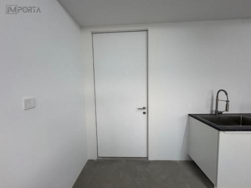 importa-white-primed-door-commercial-project