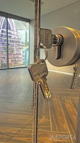 interior-mirror-hinged-partition-door-luxury