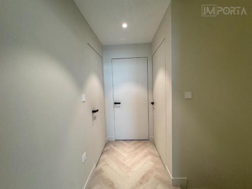 luxury cilla concealed door primed