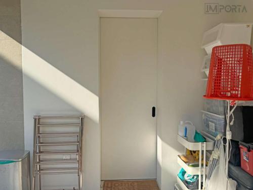 minimalsit pocket sliding door concealed track