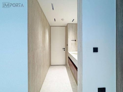 minimalist-primed-hidden-door-for-modern-interiors