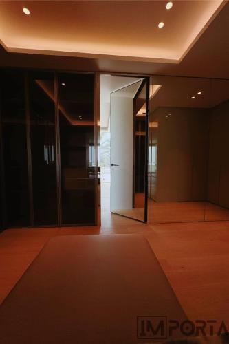 mirror-hinged-with-door-black-profile-importa.jpg