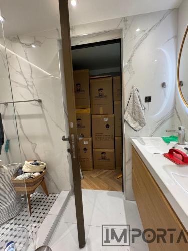 modern-white-hpl-interior-door-with-gold-trim-dubai.jpg
