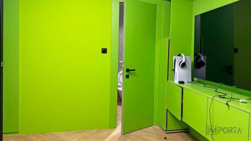 travertini filo muro green door system dubai