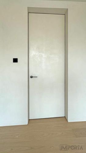 travertini gold profile flush door white lacquer dubai