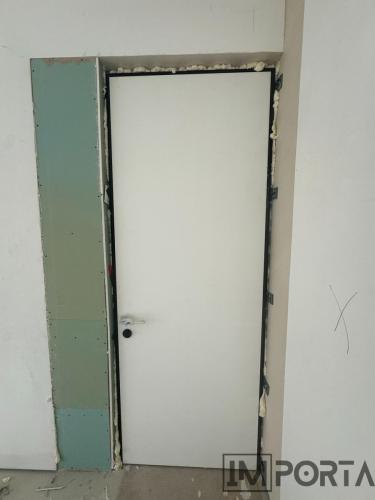 white-painted-door-black-profile-importa.jpg
